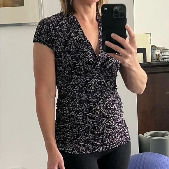 Pretty wrap-style top - Picture 2 of 9